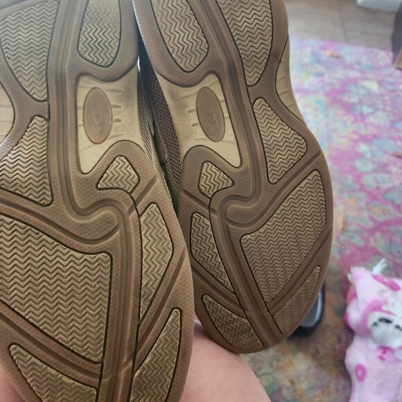 Shoes - Picture 3 of 4